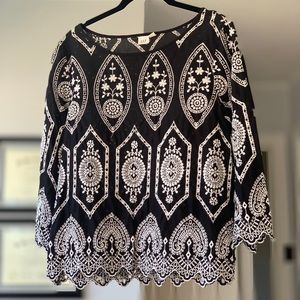 GAP Tops - GAP eyelet embroidered black & white top GAP Tops - GAP eyelet embroidered black & white top